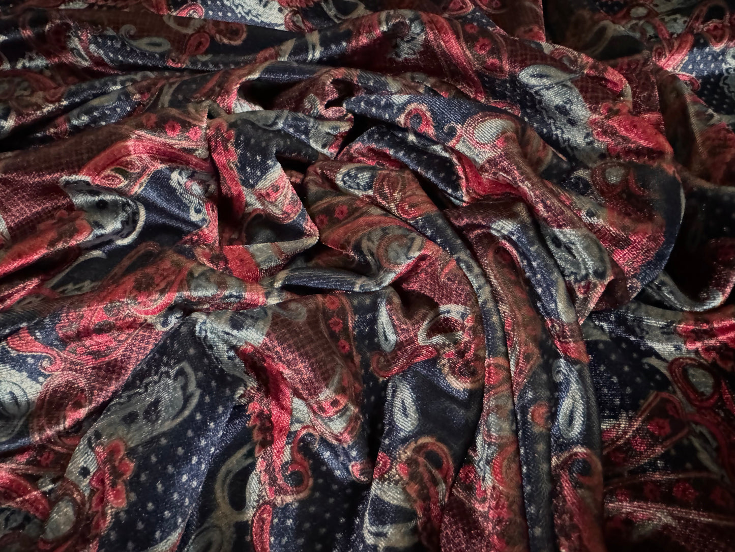 Spandex velvet stretch dress fabric, per mere - paisley print - navy & wine