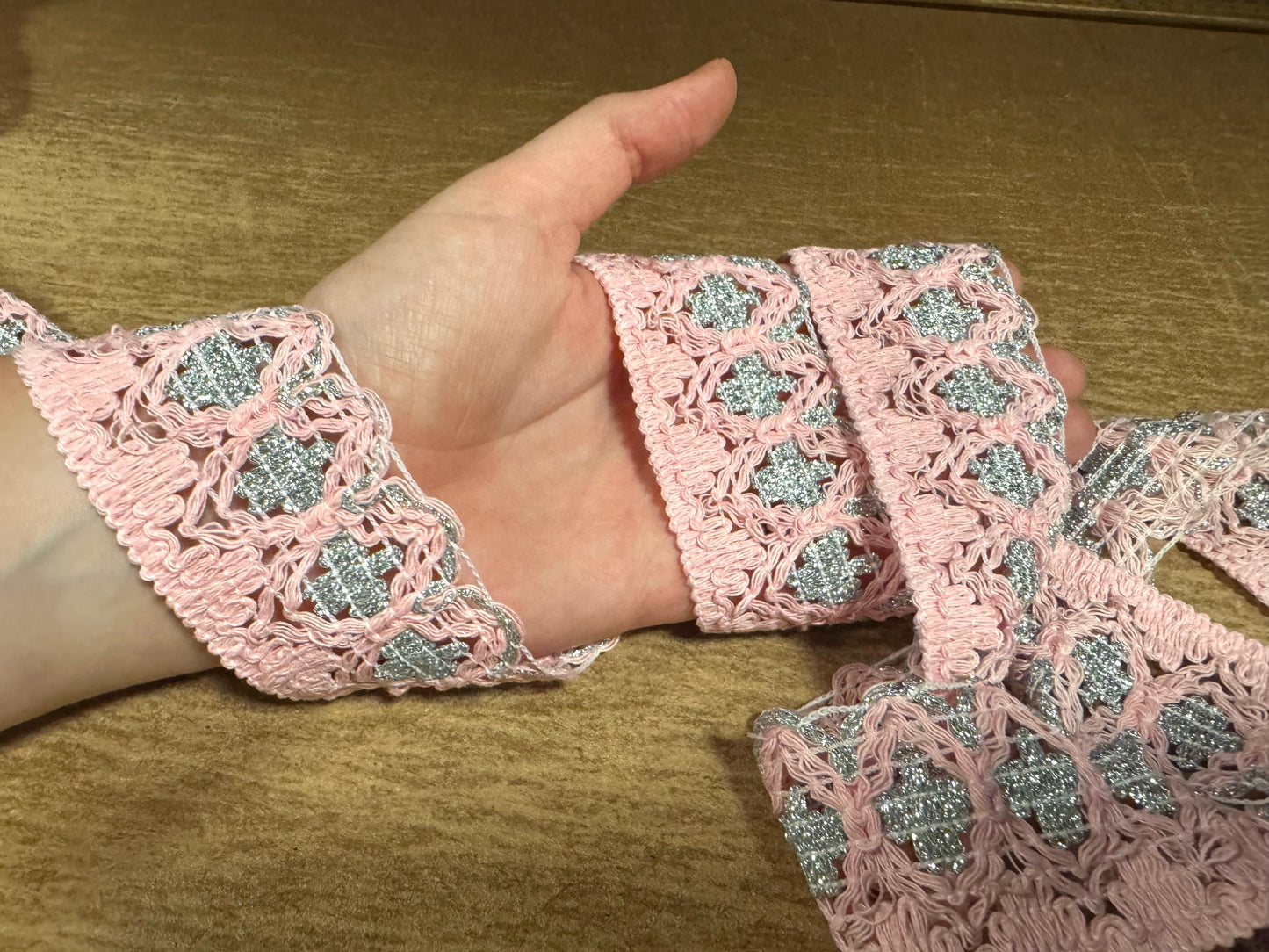Metallic crochet lace edging trim fabric with scallop, per metre - pink with silver lurex