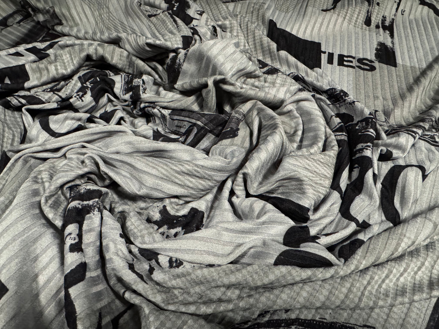 Stretch spandex rib jersey fabric, per metre - 60s retro Dolce Vita print - grey