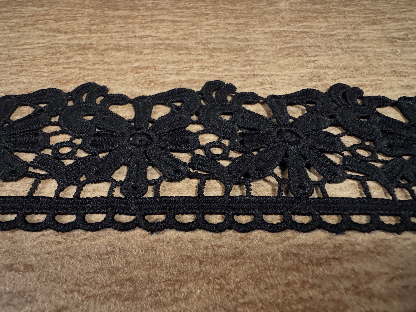 Cutwork lace edging trim fabric with scalloped selvedge, per metre - floral - black