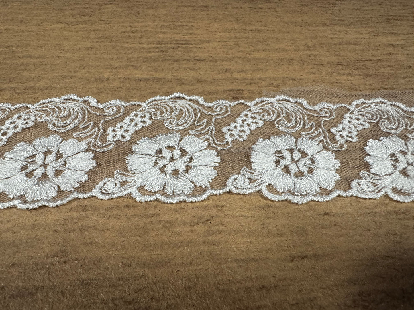 Embroidered lace edging trim fabric, per metre - scalloped - ivory