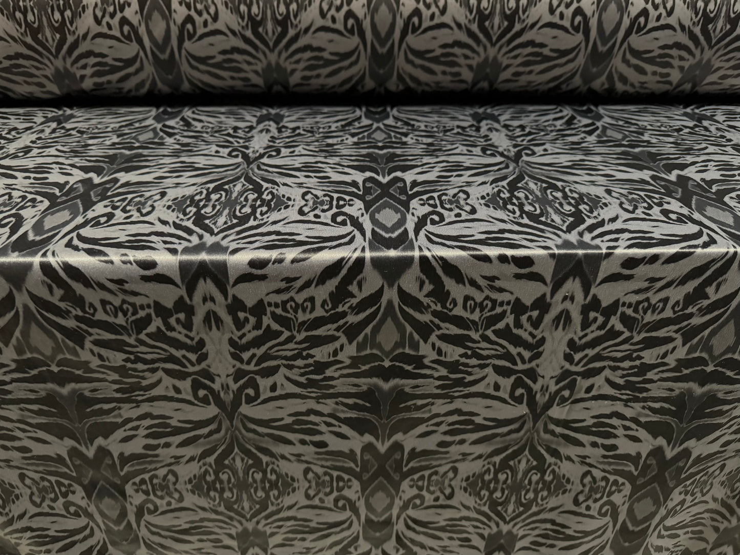 Ciré p.u. coated stretch single jersey fabric, per metre - psychedelic damask print - grey & black