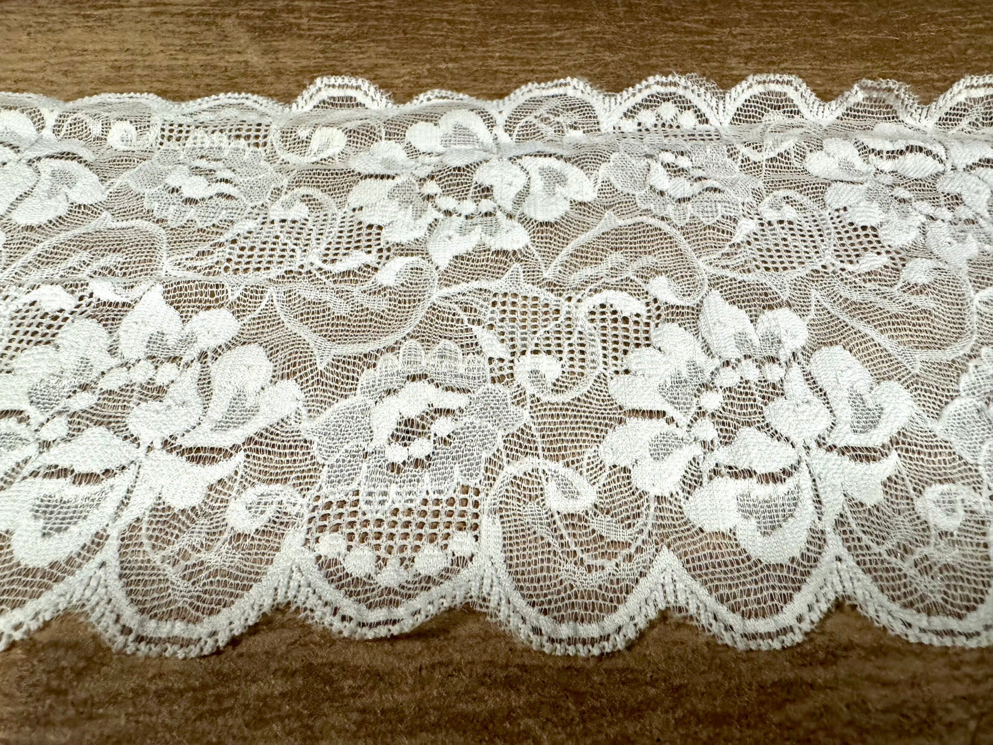 Scalloped stretch lace edging trim fabric, per metre - floral pattern - ivory
