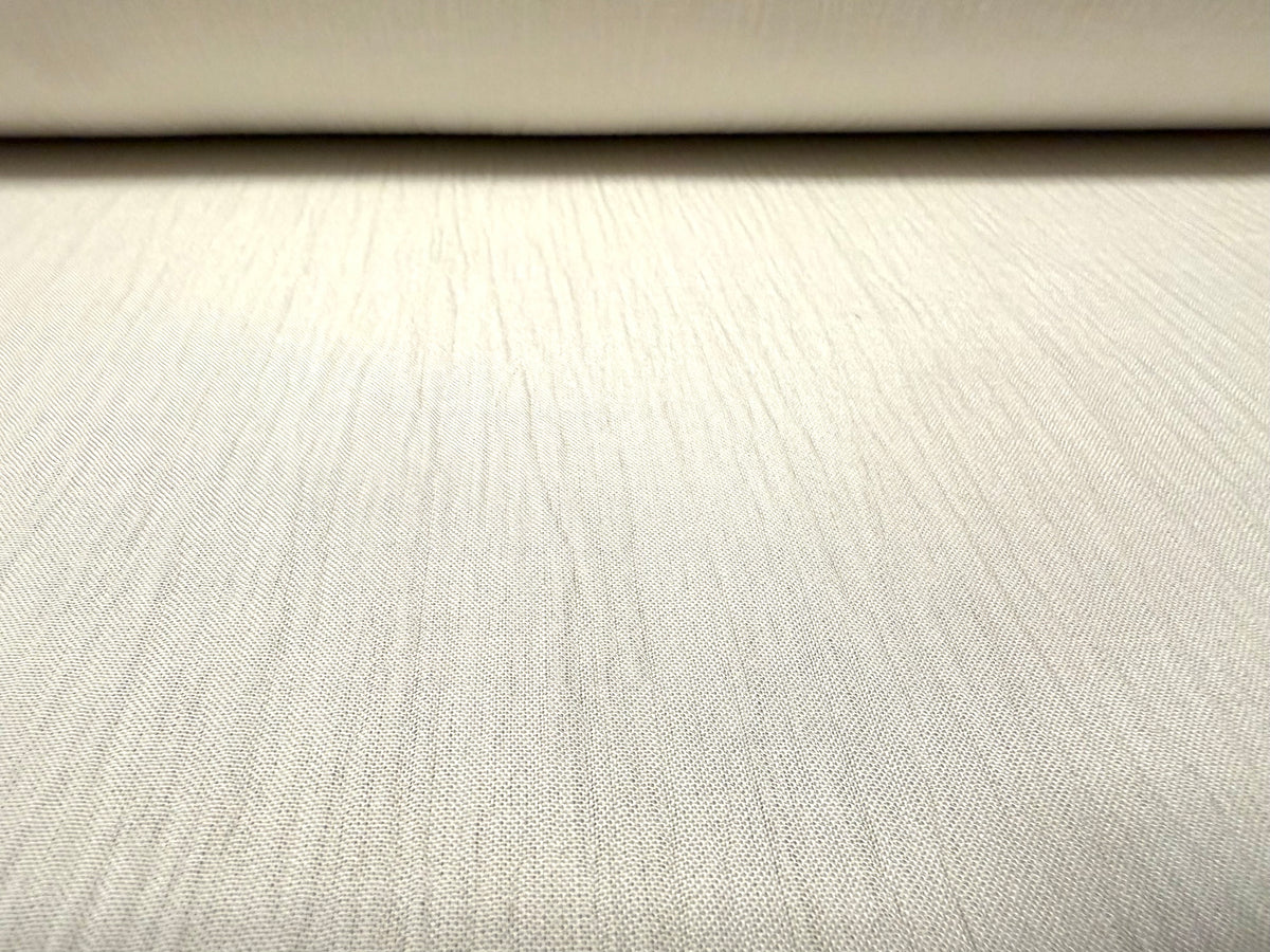 Crinkle viscose plain fabric, per metre - white