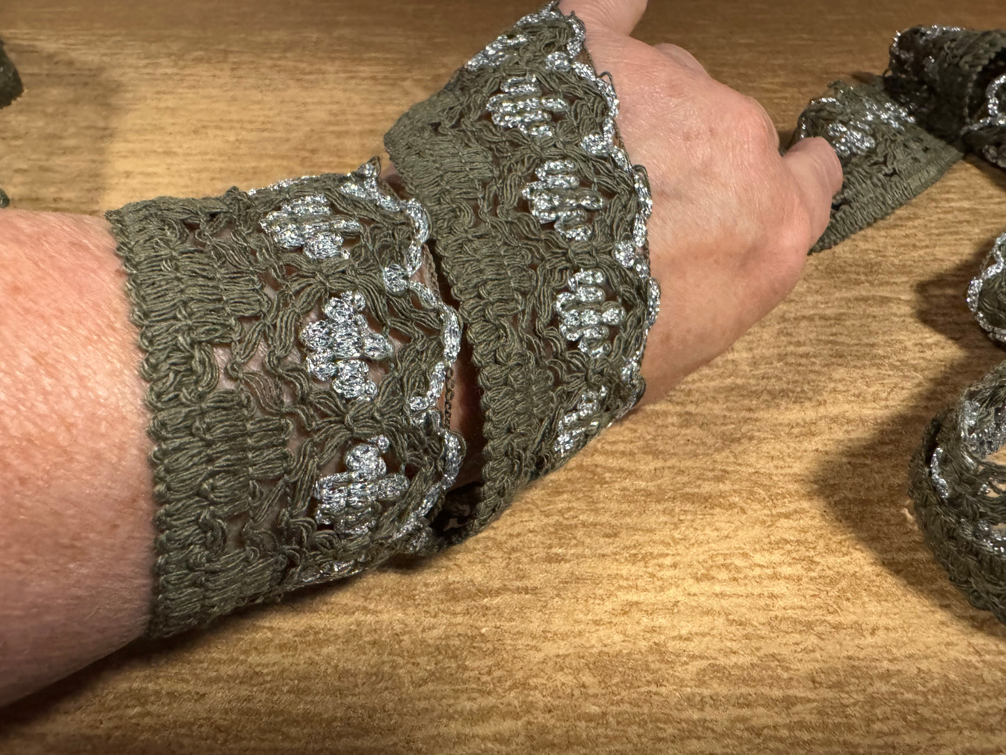 Metallic crochet lace edging trim fabric with scallop, per metre - khaki with silver lurex