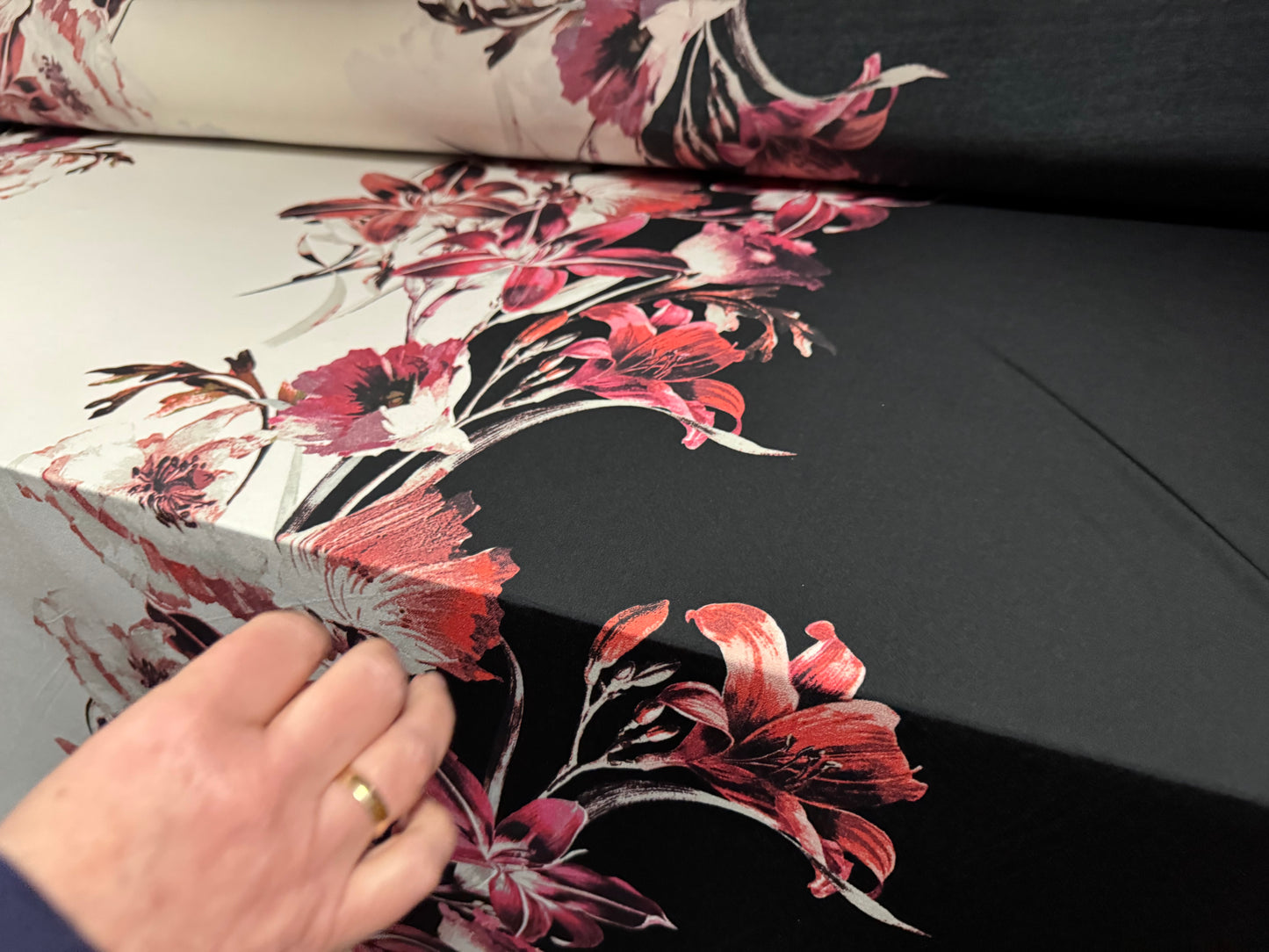 ITY stretch spandex single jersey fabric, per metre - jumbo lily print - ivory magenta & pink