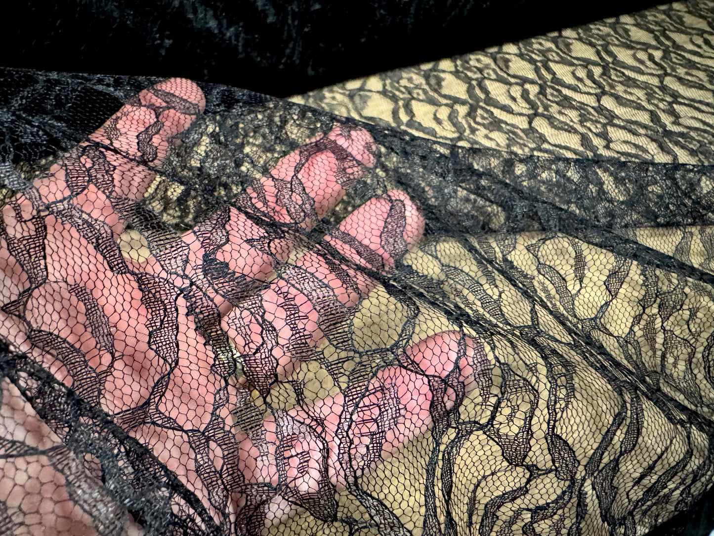 Super sheer mesh lace fabric, per metre - floral design - black