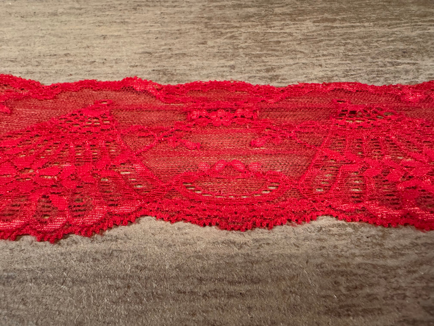 Stretch lace edging trim fabric with scalloped selvedges, per metre - floral - red