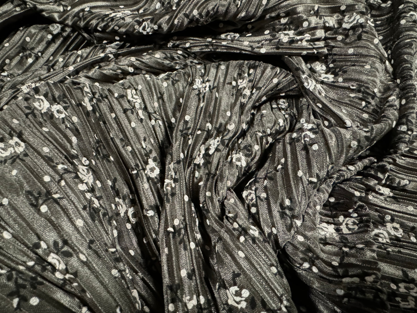 Plissé pleated dress fabric, per metre - ditsy flower print - grey