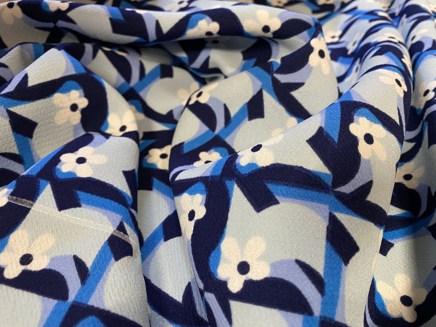 Heavyweight moss crepe woven dress fabric with comfort stretch - Geometric flower print - blue