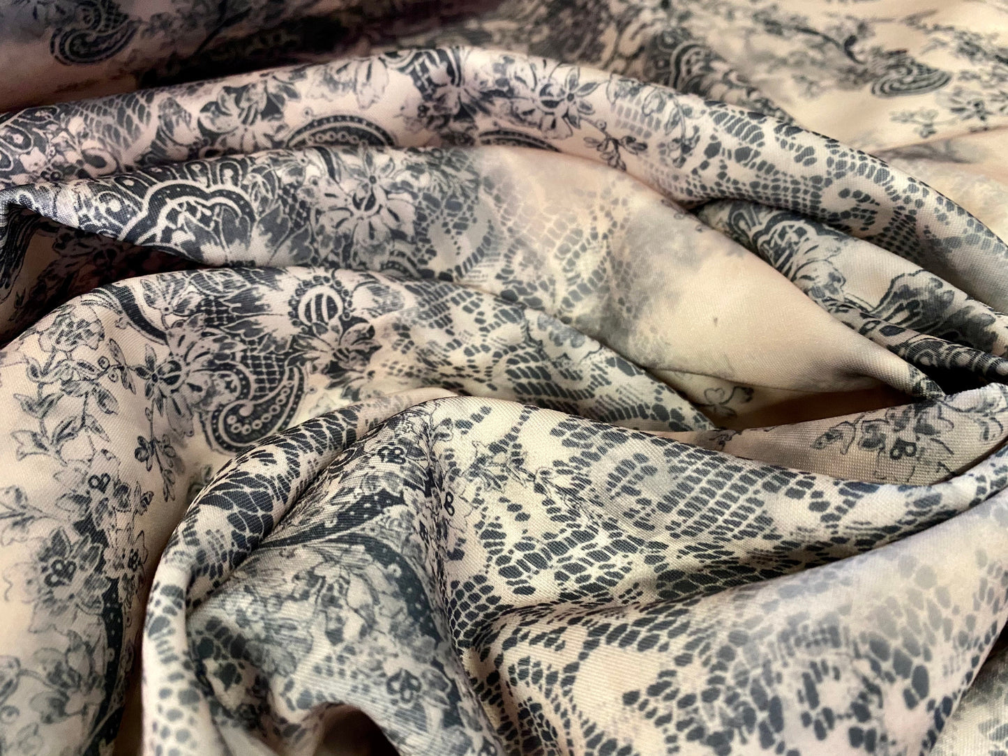 Scuba spandex jersey fabric, per metre - Nude & black lace print