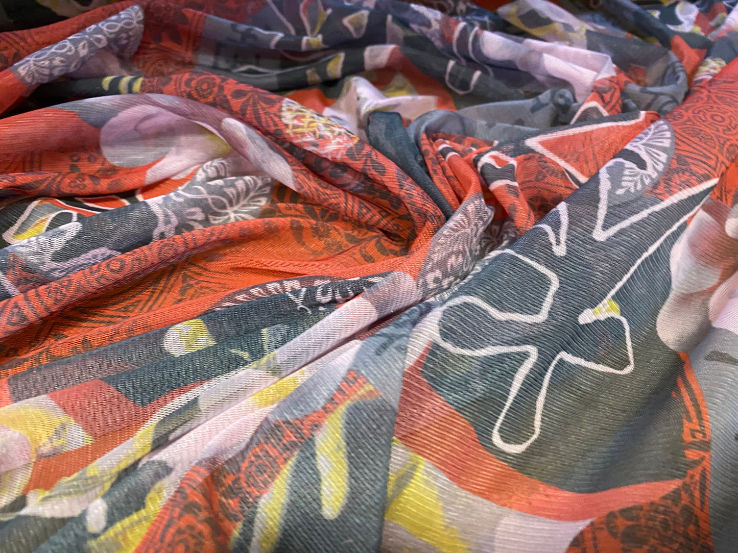 Mesh net fabric, per metre - Japanese Geisha lotus flower print