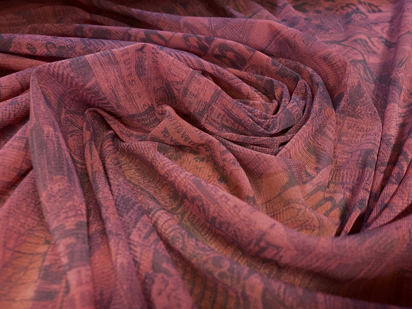 Mesh net fabric, per metre - vintage American town print - raspberry