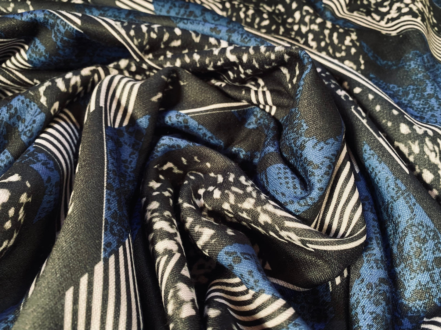 Sweatshirt fleece soft jersey fabric, per metre - blue black 80s retro print