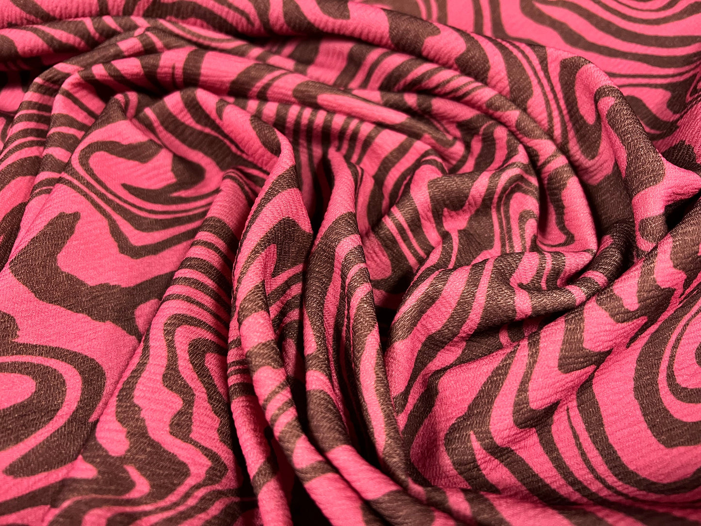 Scuba textured ‘Liverpool’ stretch spandex jersey fabric, per metre - Retro swirl print - pink