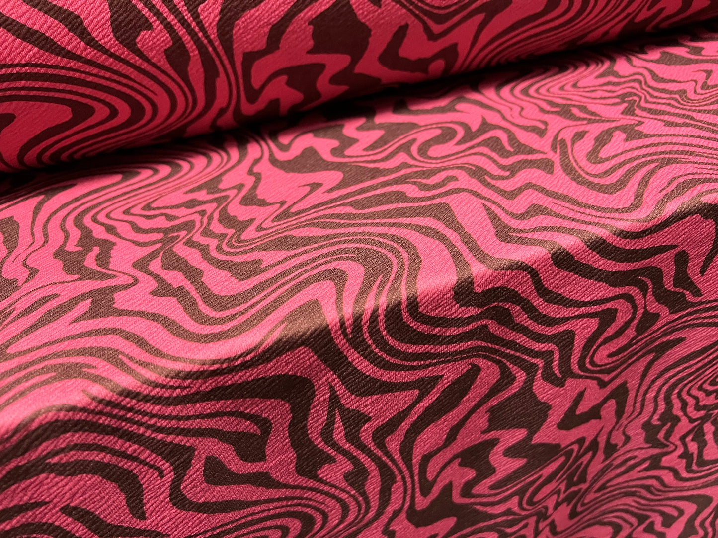 Scuba textured ‘Liverpool’ stretch spandex jersey fabric, per metre - Retro swirl print - pink