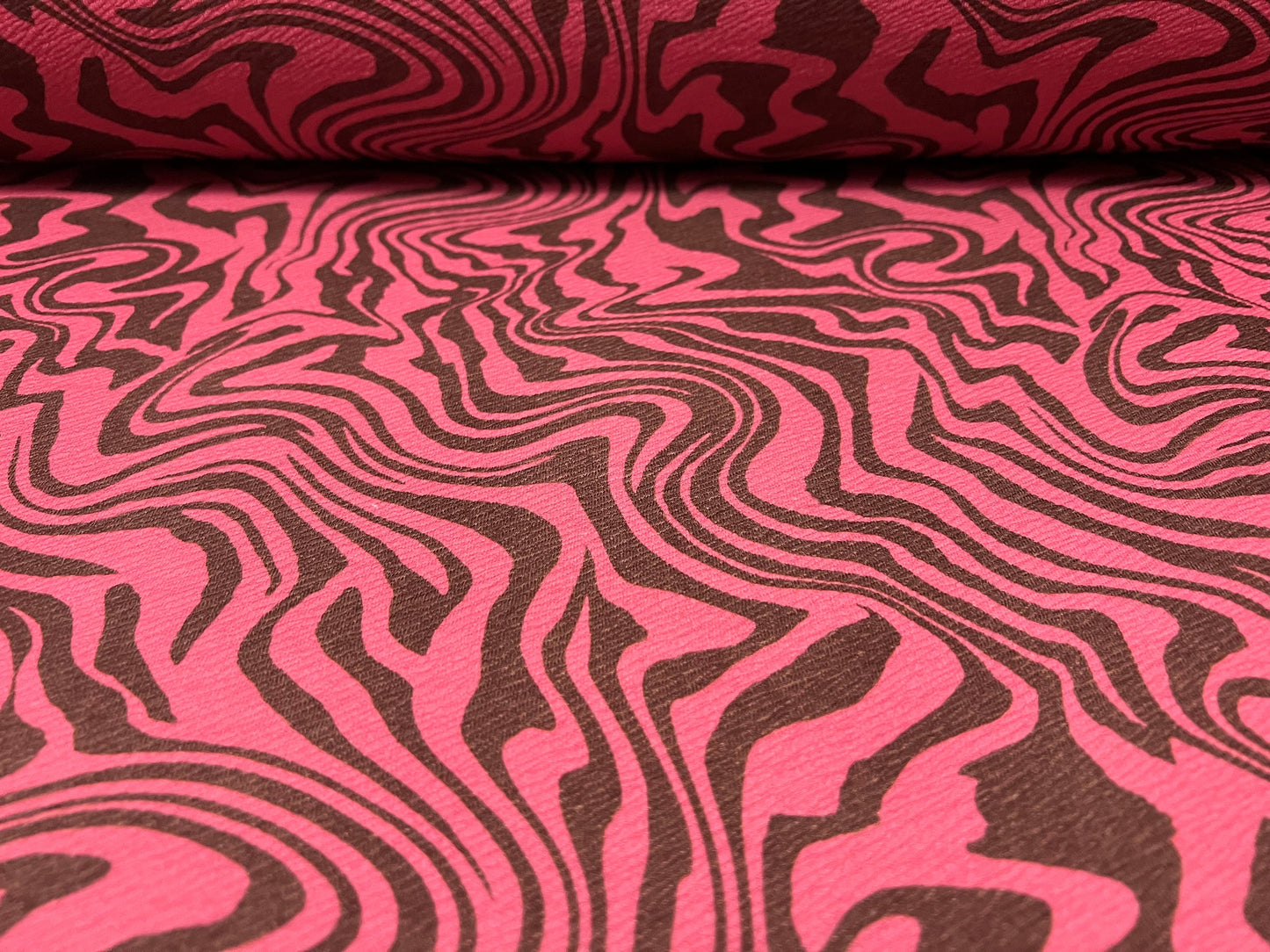 Scuba textured ‘Liverpool’ stretch spandex jersey fabric, per metre - Retro swirl print - pink