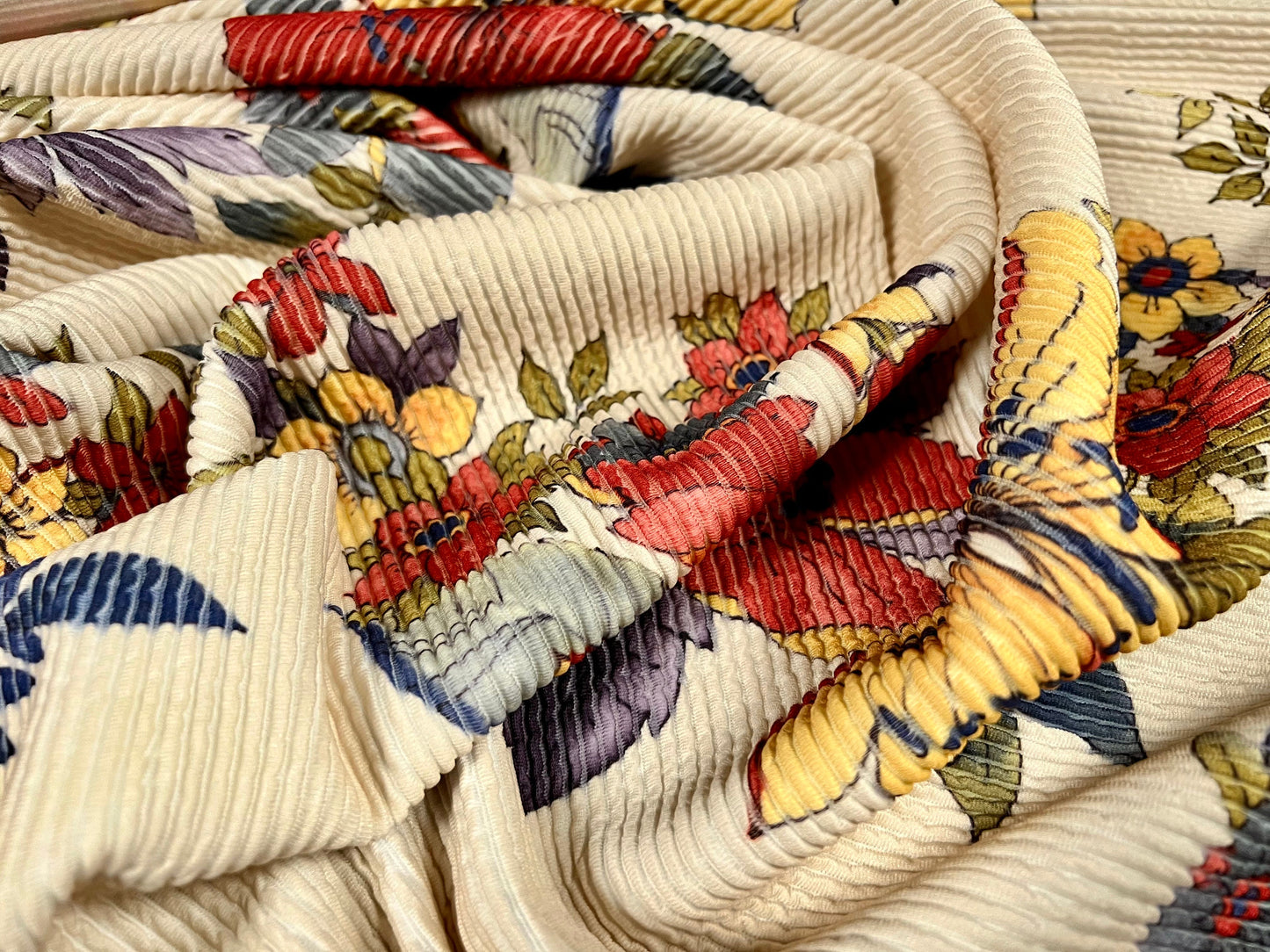 Textured spandex ribbed jersey fabric, per metre - Trailing Flowers print - cream