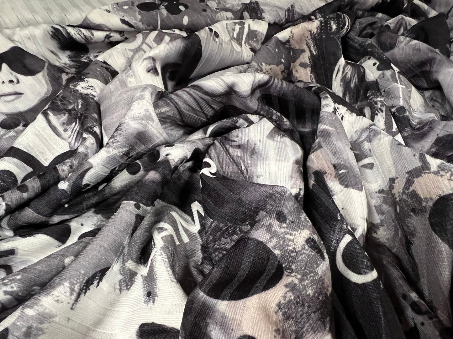 Spandex stretch rib jersey fabric, per metre - Women in glamour print - white grey & black