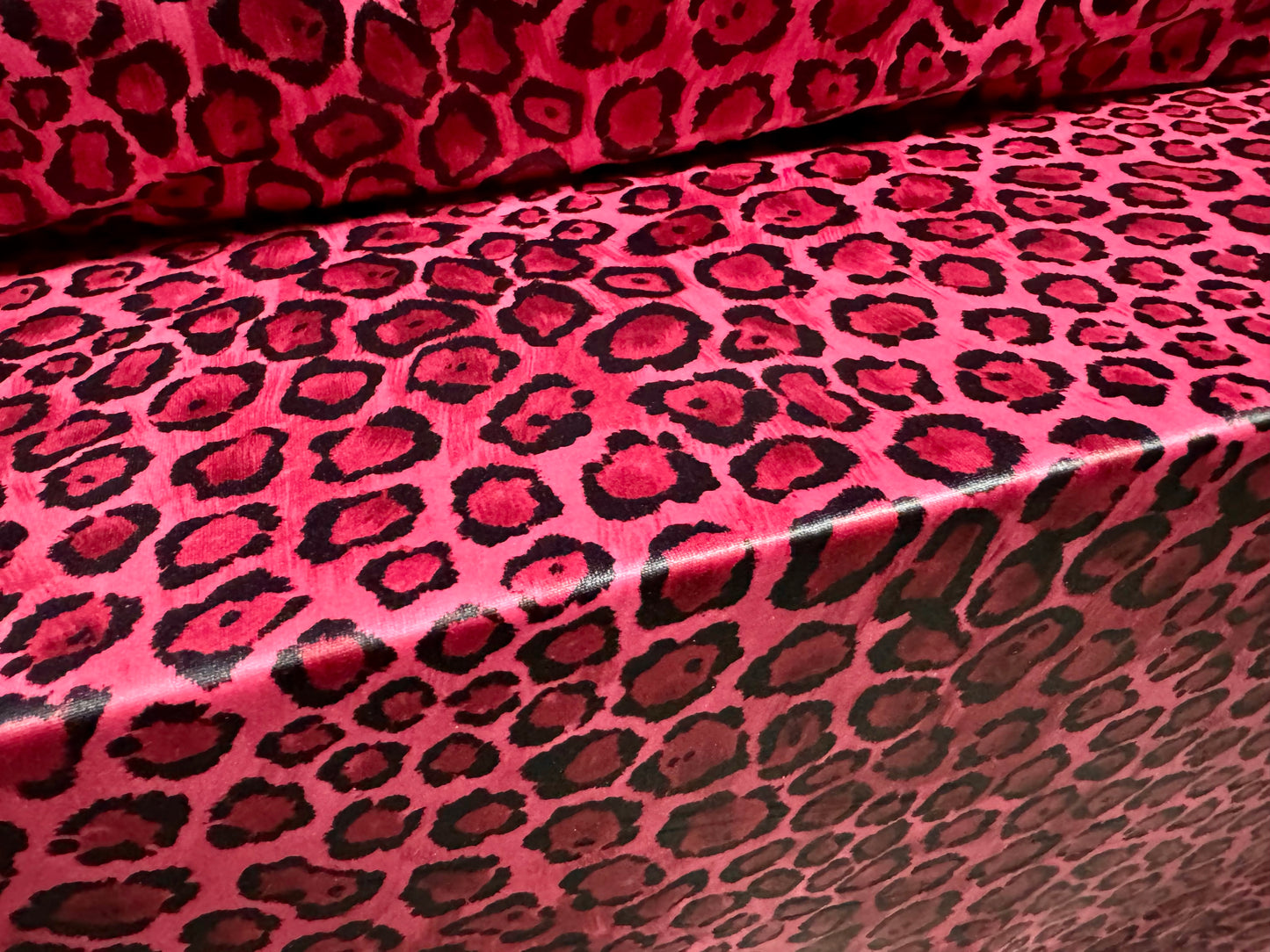 Ciré p.u. coated stretch single jersey fabric, per metre - cheetah animal print - pink