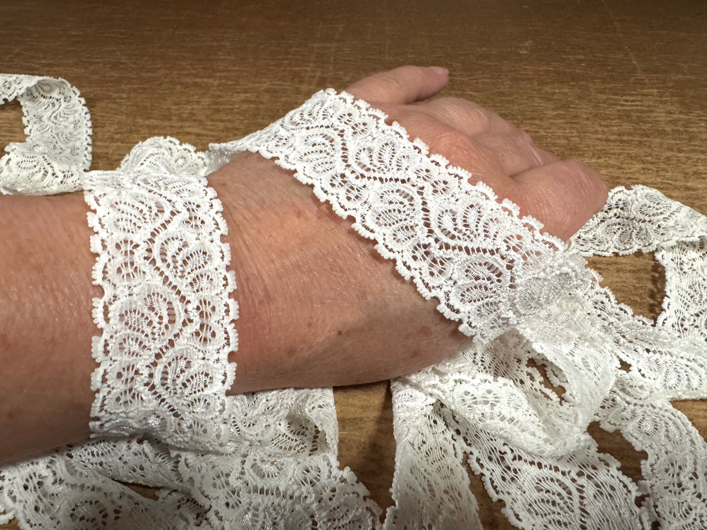Stretch lace edging trim fabric with scalloped selvedges, per metre - floral - ivory
