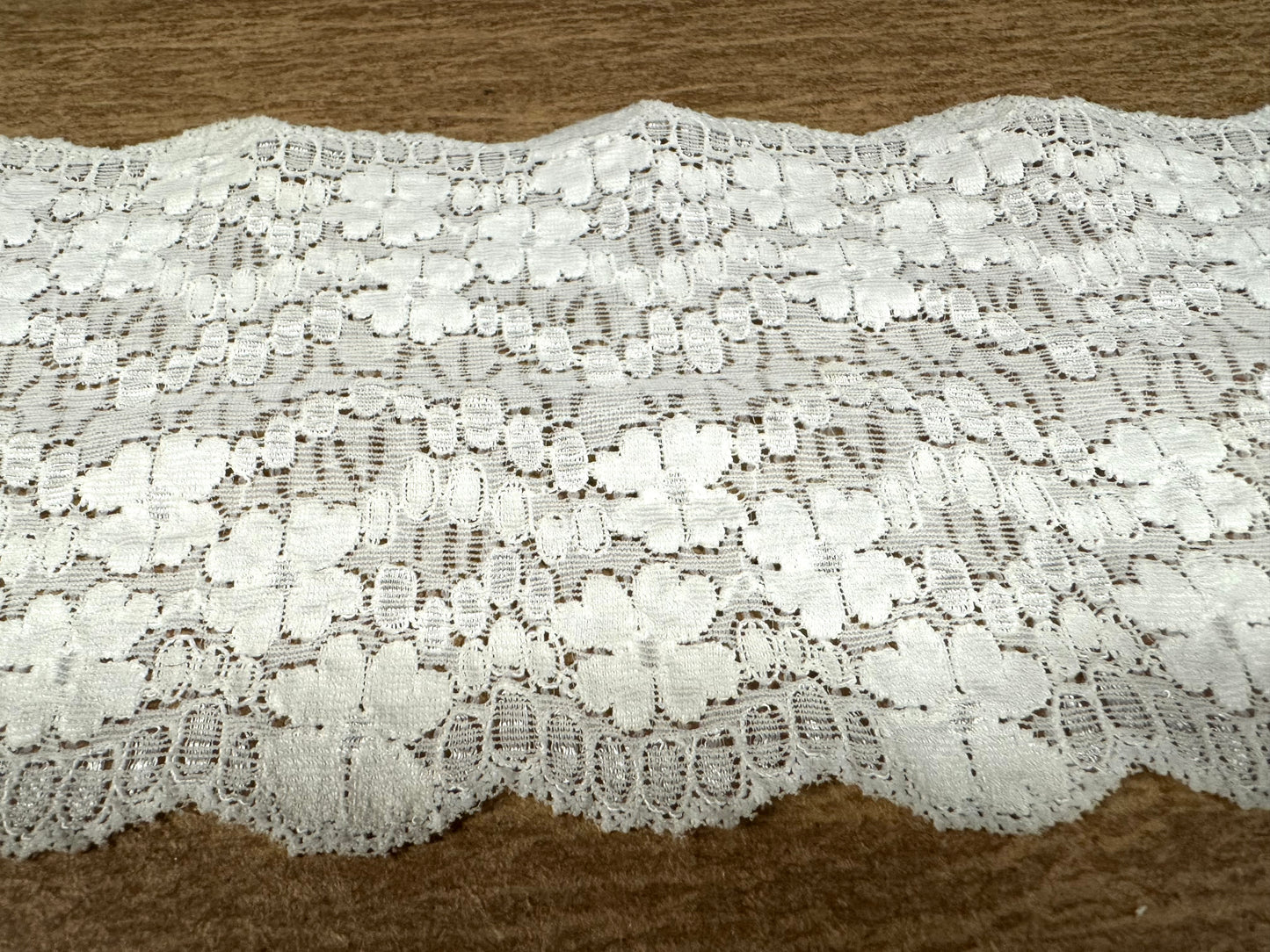 Stretch lace edging trim fabric with scalloped selvedges, per metre - floral - cream