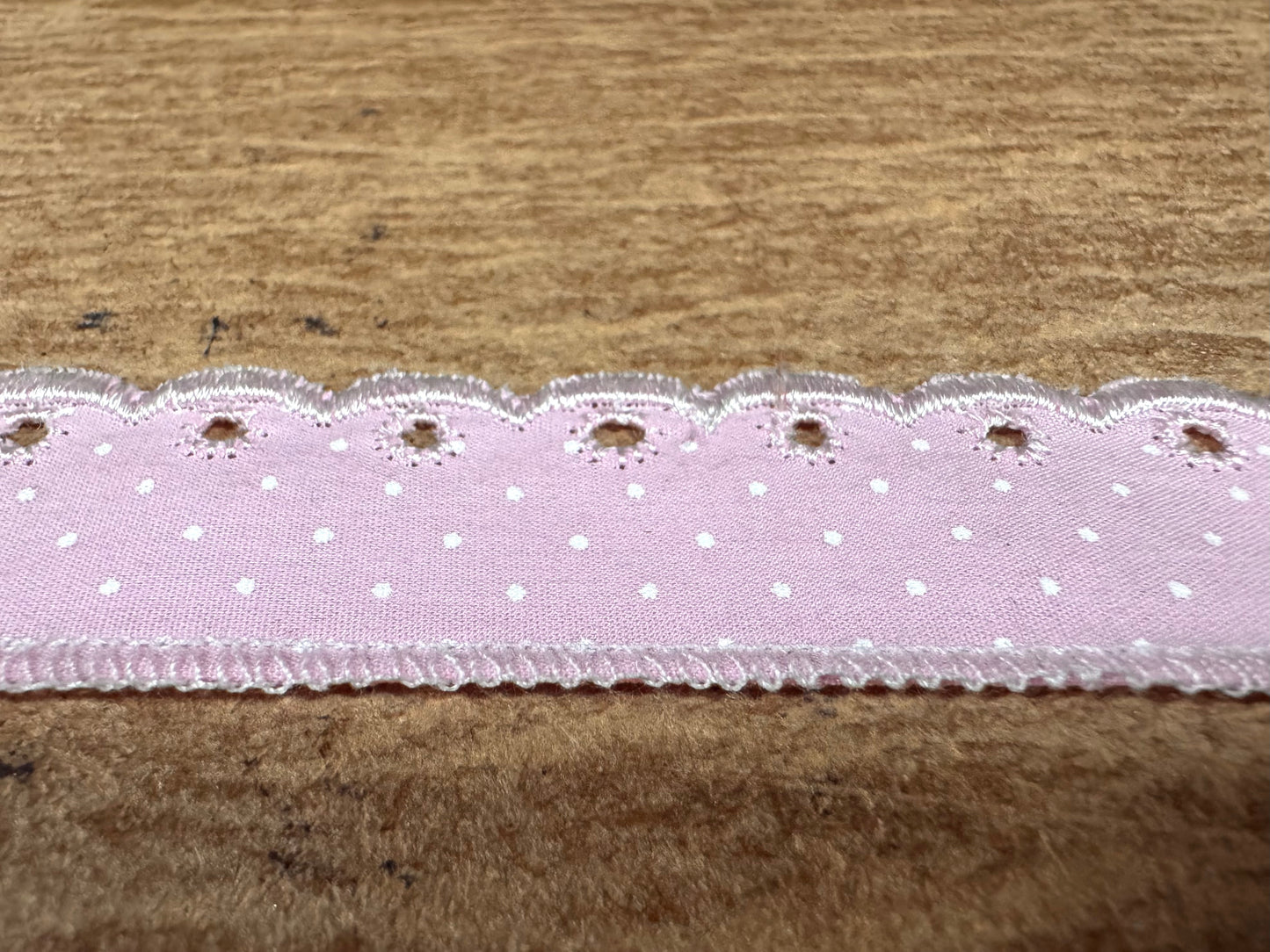 Woven viscose edging trim fabric with scallop, per metre - spotted - pink