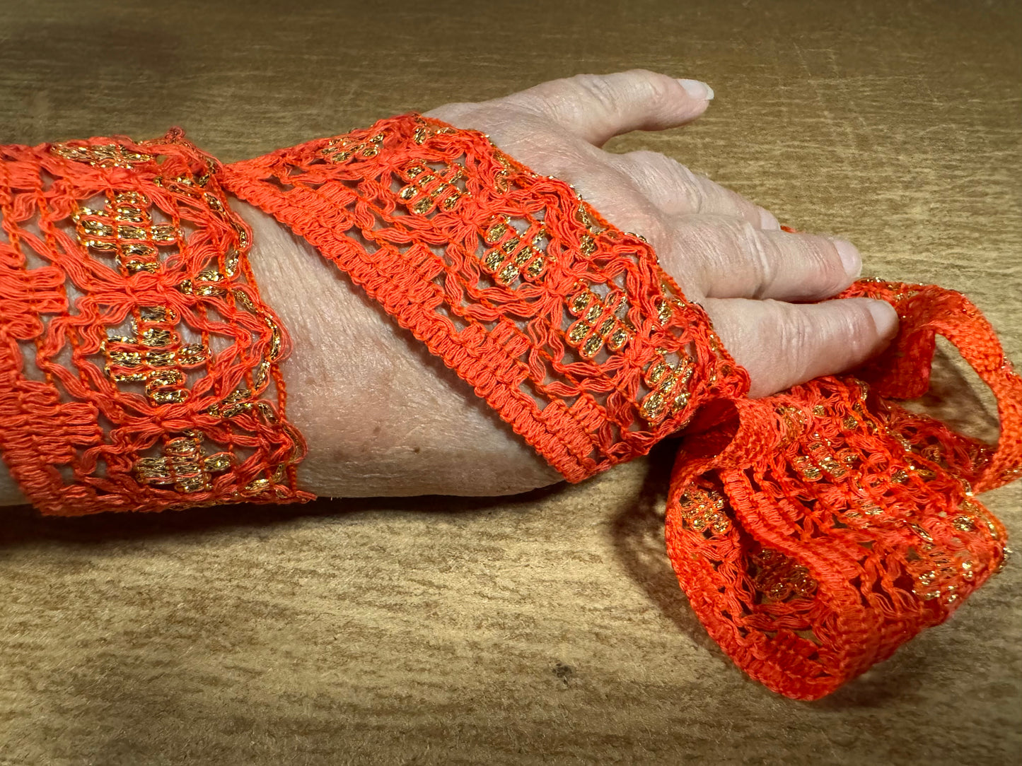Metallic crochet lace edging trim fabric with scallop, per metre - coral with gold lurex