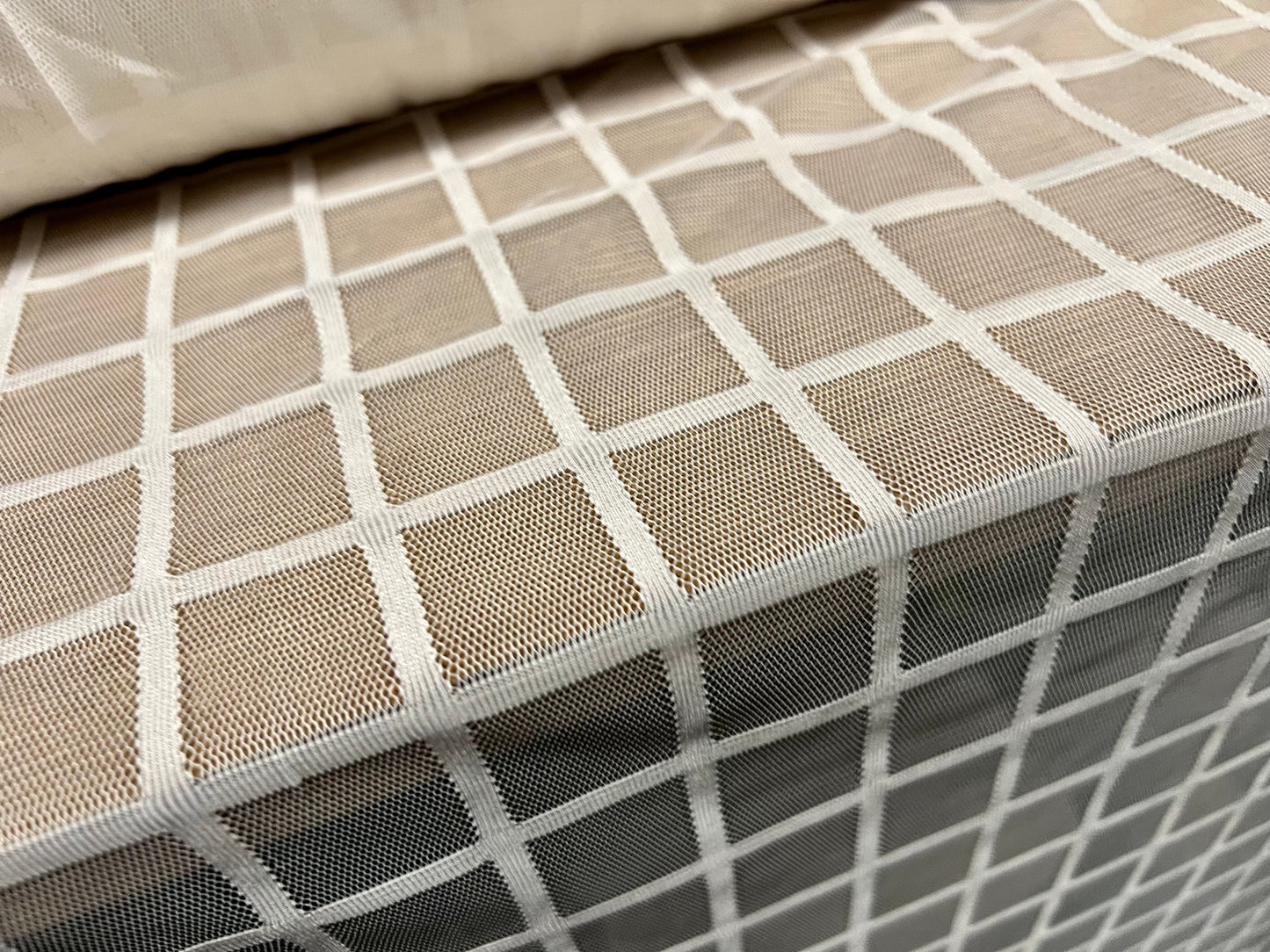 Fine mesh net jersey fabric, per metre - matrix check - white