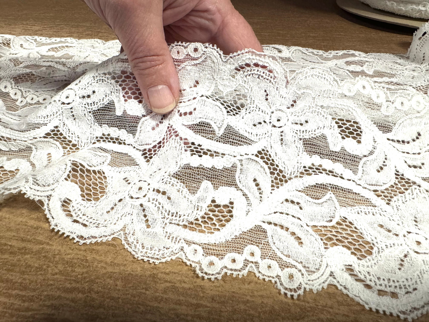 Scalloped stretch lace edging trim fabric, per metre - floral design - ivory