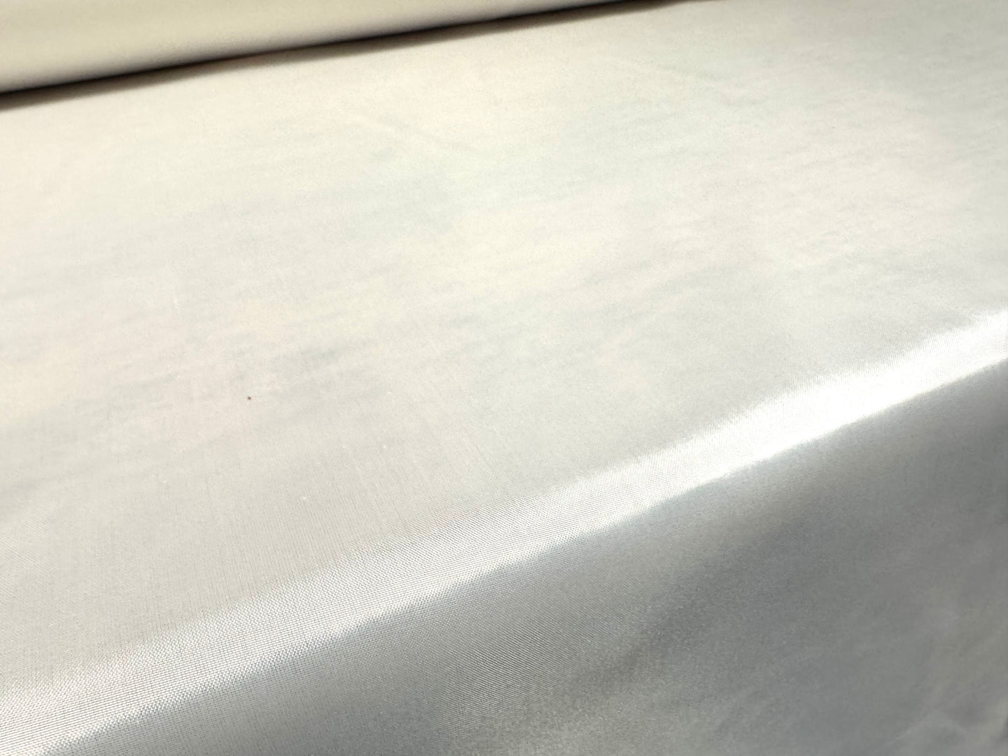 Lightweight woven lining fabric, per metre - plain - white