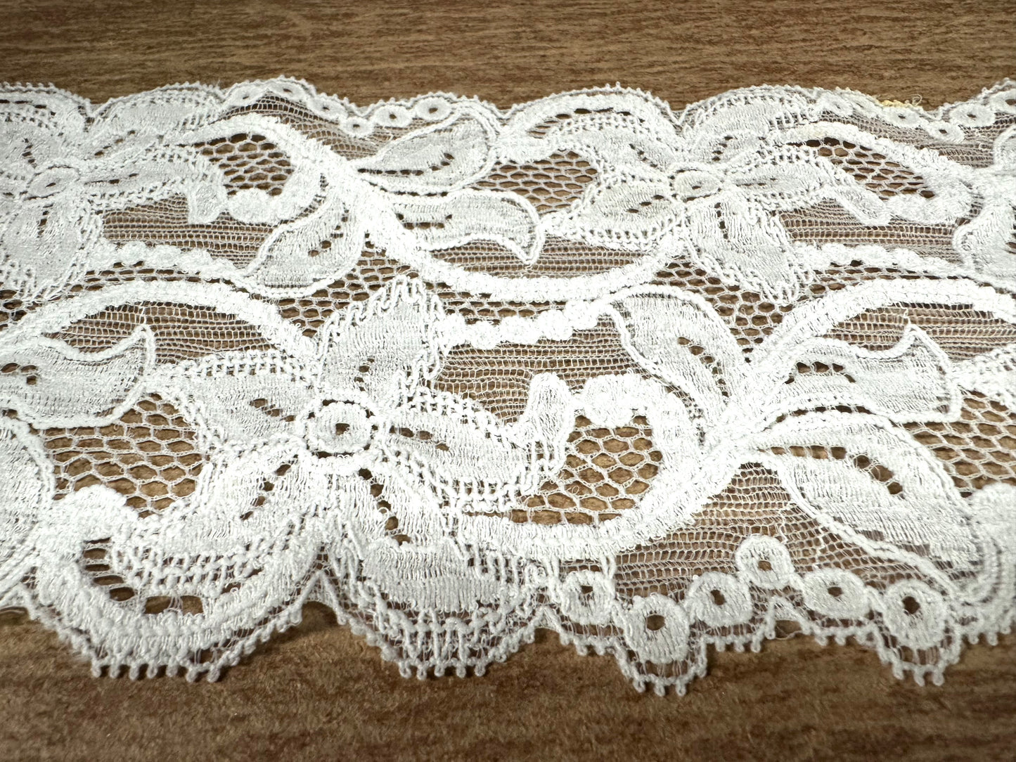 Scalloped stretch lace edging trim fabric, per metre - floral design - ivory