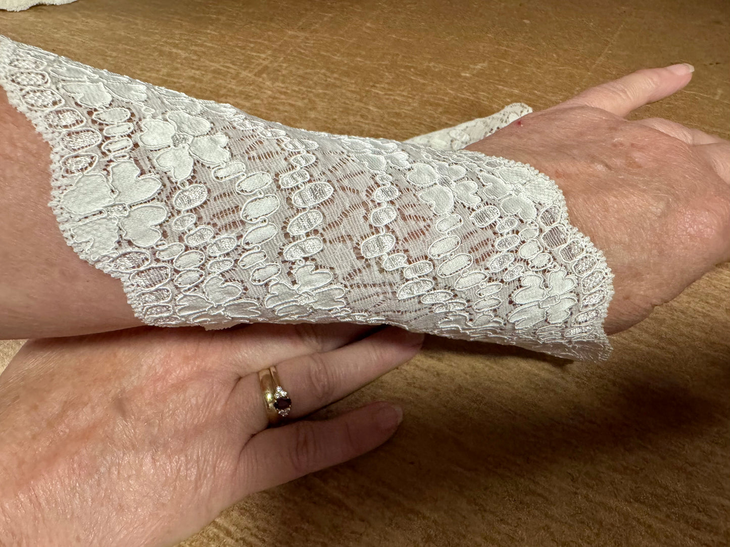 Stretch lace edging trim fabric with scalloped selvedges, per metre - floral - cream