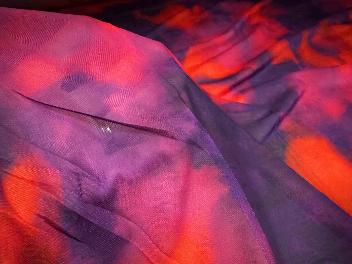 Power mesh net stretch spandex fabric, per metre - smudge print - purple & scarlet