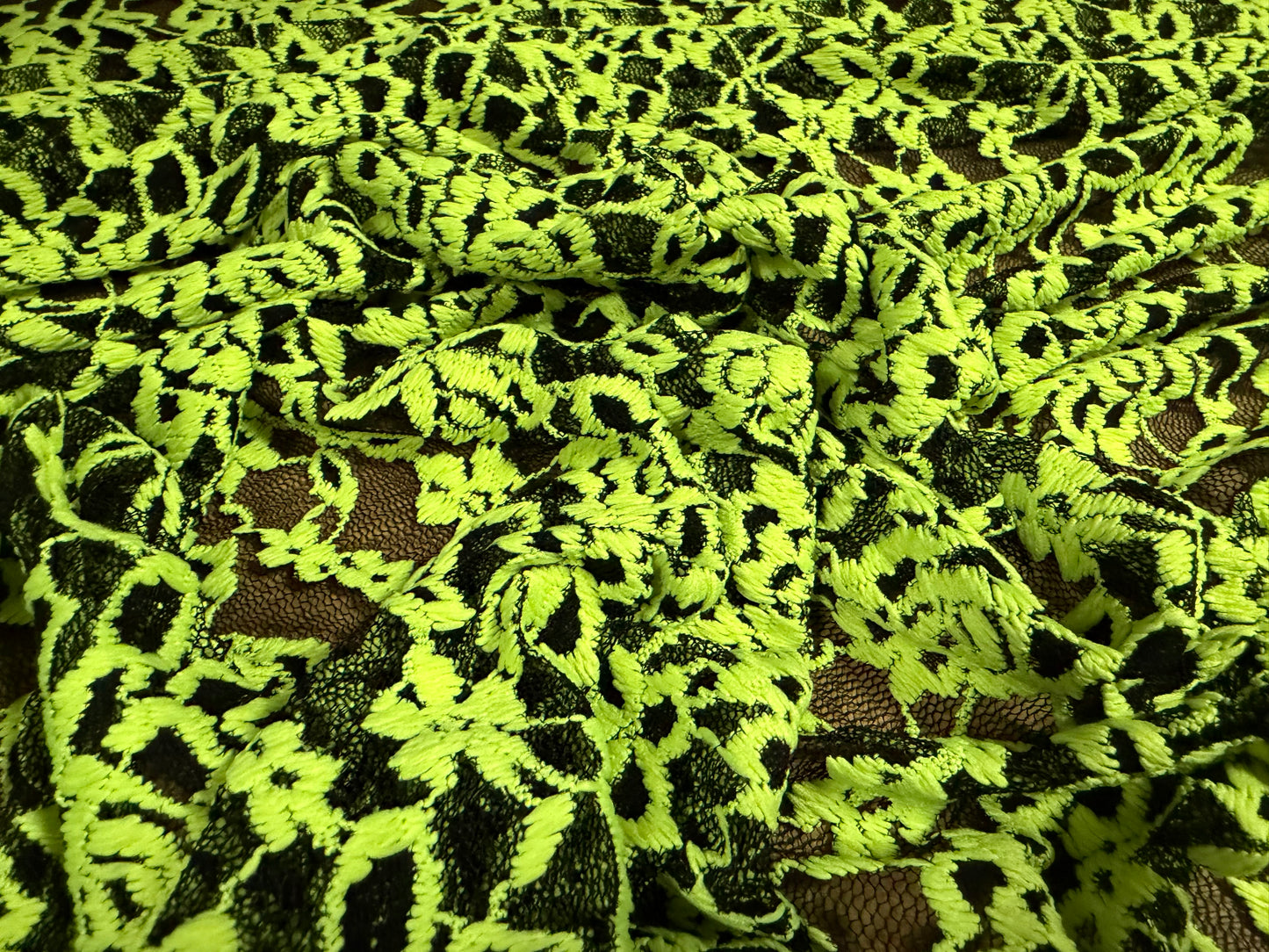 Embroidered stretch lace fabric with scalloped selvedge, per metre - floral - lime