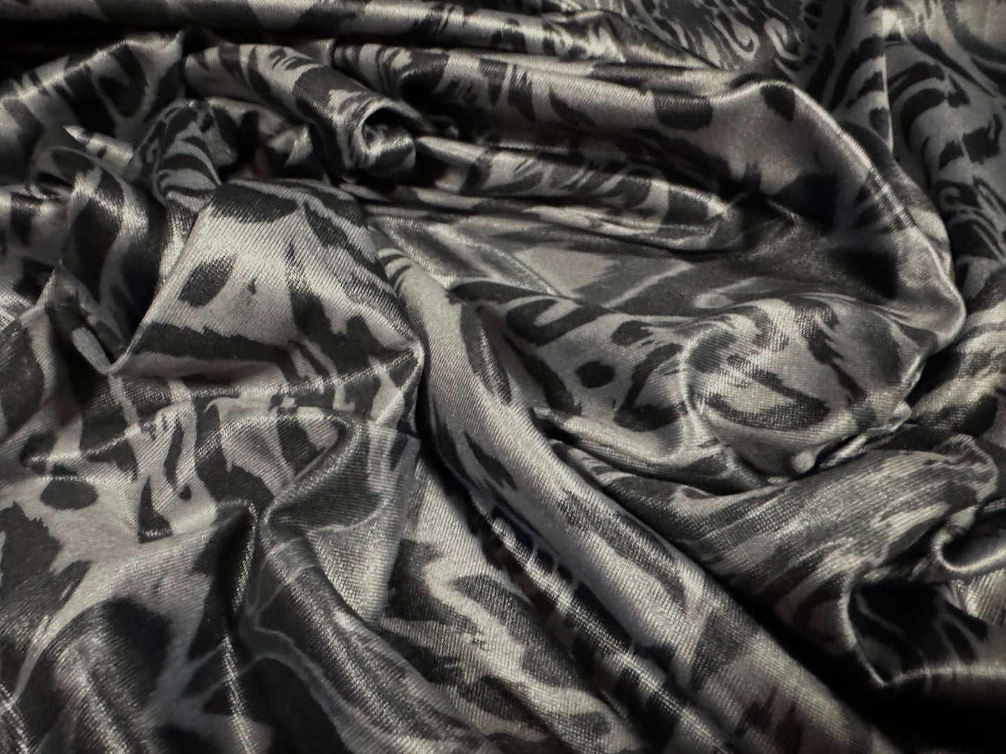 Ciré p.u. coated stretch single jersey fabric, per metre - psychedelic damask print - grey & black