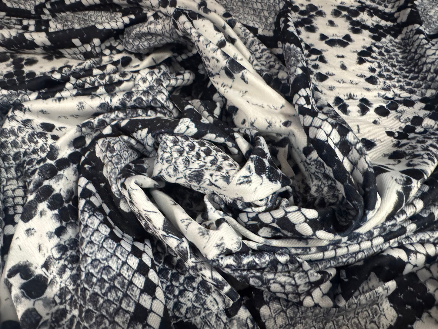 DTY stretch spandex single jersey fabric, per metre - snakeskin animal print - black & white