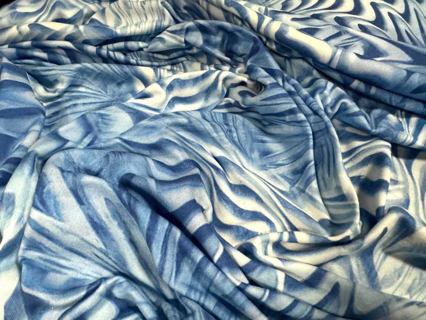 DTY stretch spandex single jersey fabric, per metre - stylised wave print - blue & white