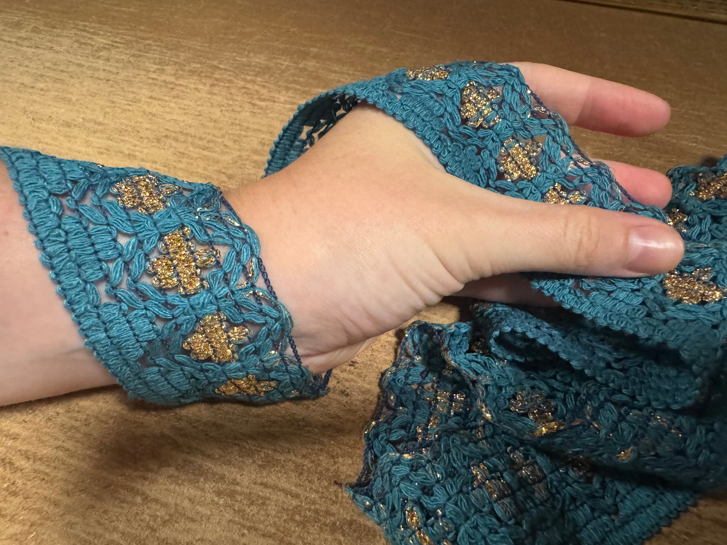 Metallic crochet lace edging trim fabric with scallop, per metre - dark turquoise with gold lurex