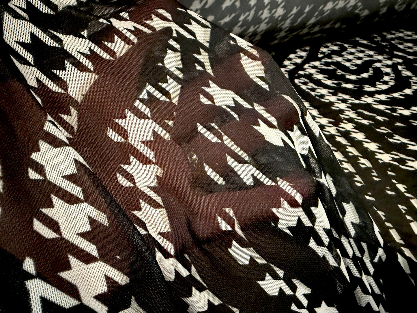 Power mesh net stretch spandex fabric, per metre - houndstooth swirl print - black & white