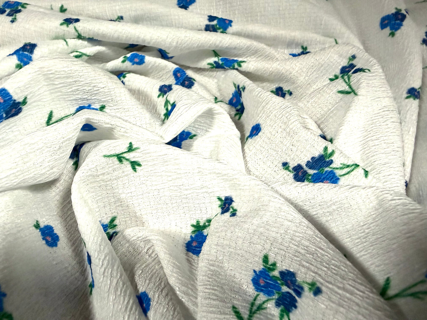 Crinkle crepe stretch woven fabric, per metre - floral print - blue & white