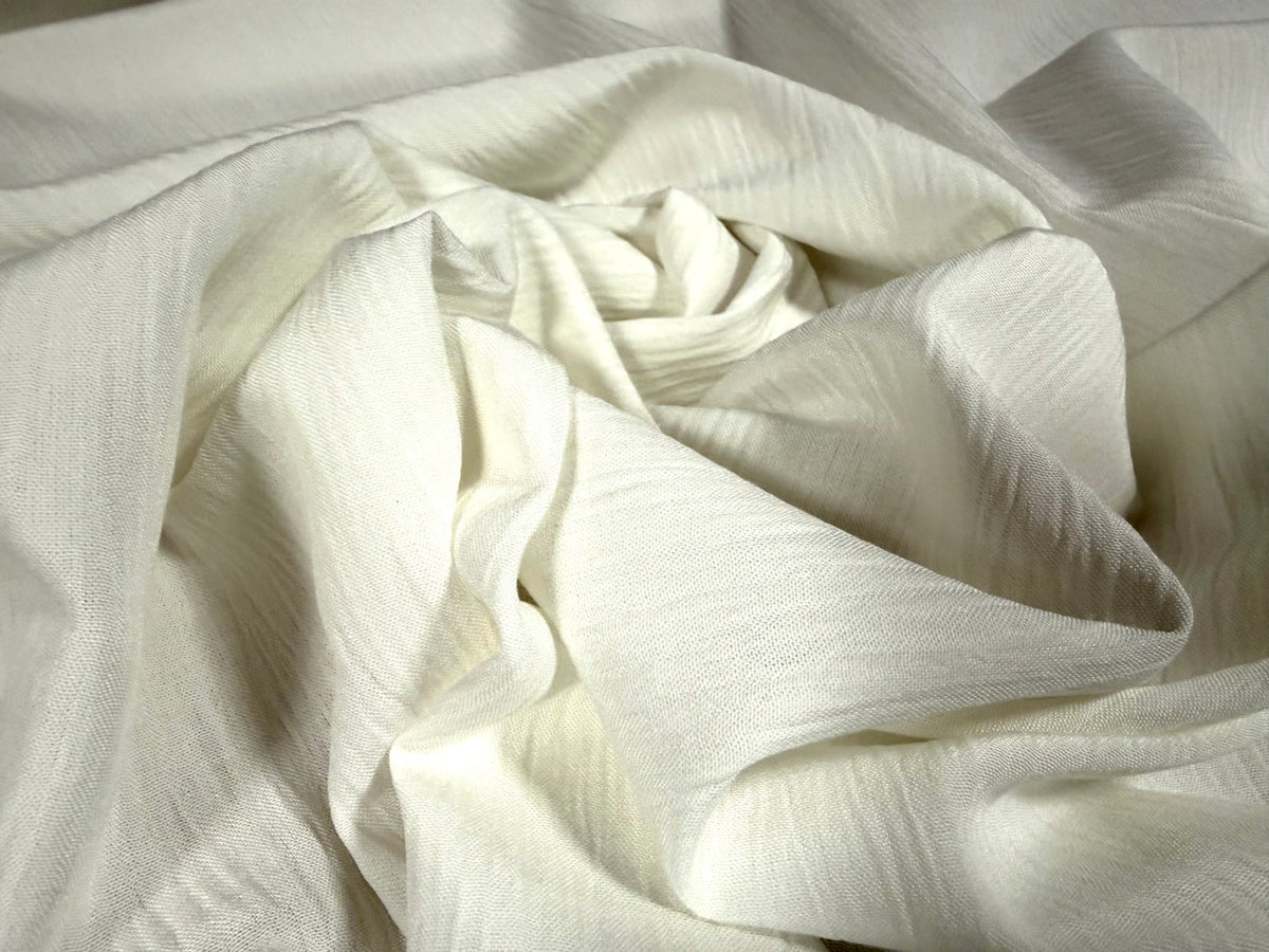 Crinkle viscose plain fabric, per metre - white