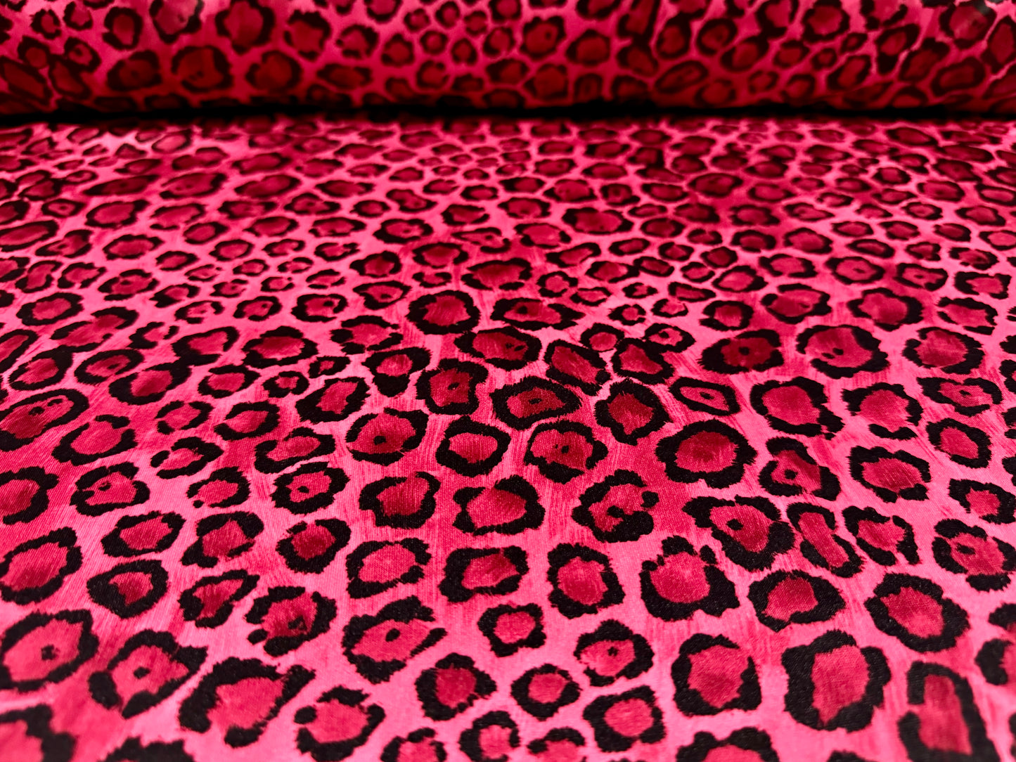 Ciré p.u. coated stretch single jersey fabric, per metre - cheetah animal print - pink