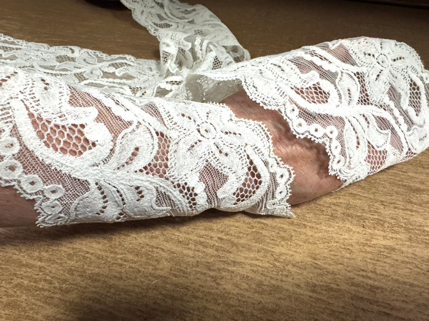 Scalloped stretch lace edging trim fabric, per metre - floral design - ivory
