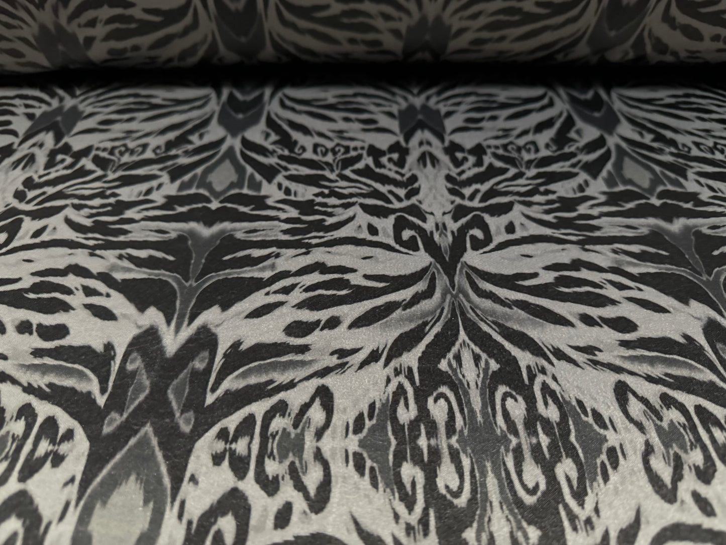 Ciré p.u. coated stretch single jersey fabric, per metre - psychedelic damask print - grey & black