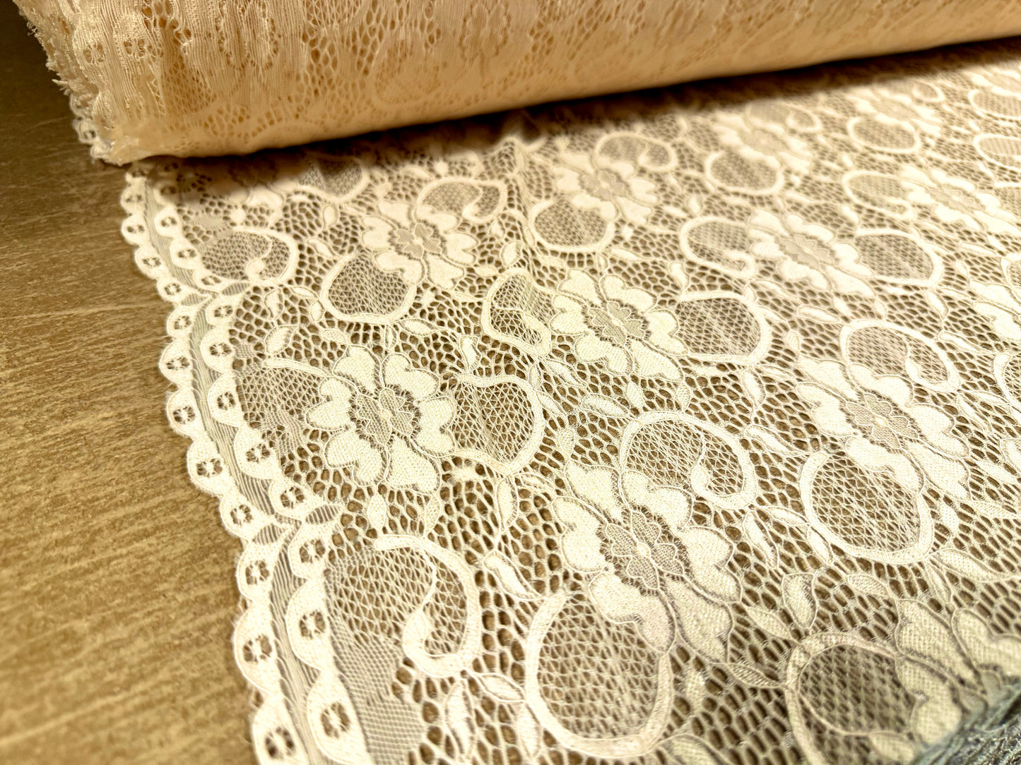 Stretch spandex lace dress fabric with scalloped selvedge, per metre - floral - corded - peach