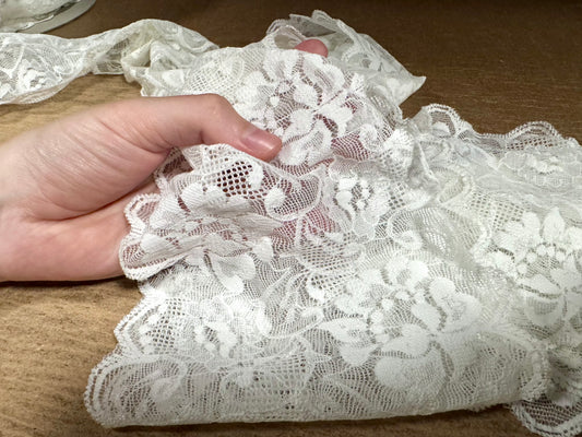 Scalloped stretch lace edging trim fabric, per metre - floral pattern - ivory