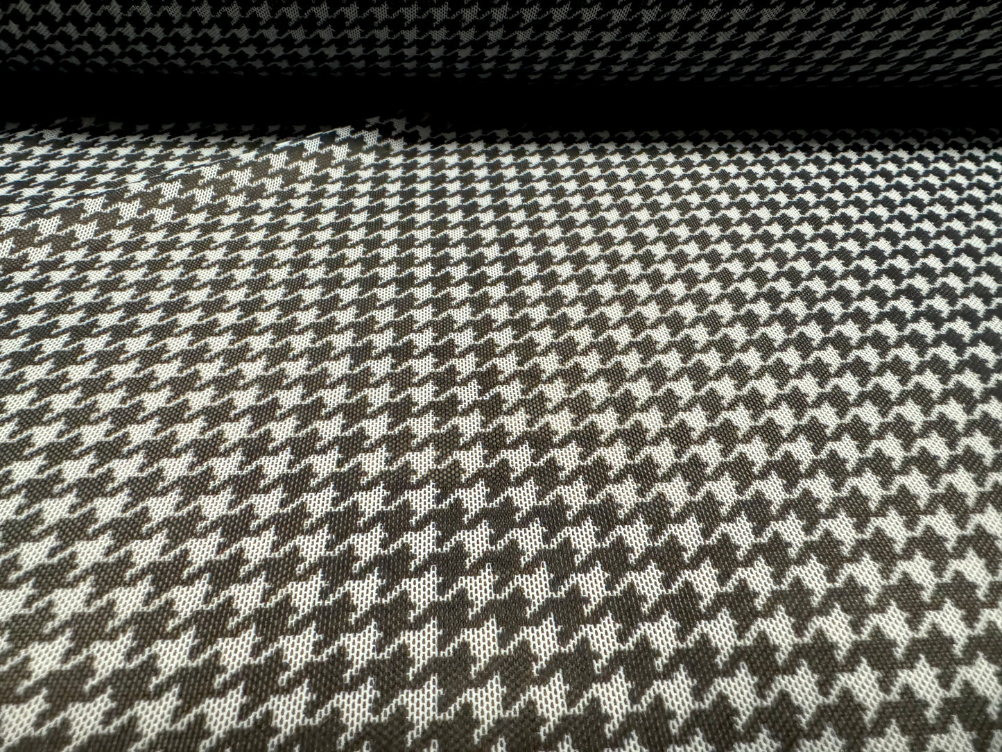 Power mesh net stretch spandex fabric, per metre - dogtooth print - black & white