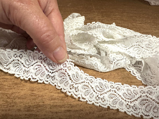 Stretch lace edging trim fabric with scalloped selvedges, per metre - floral - ivory