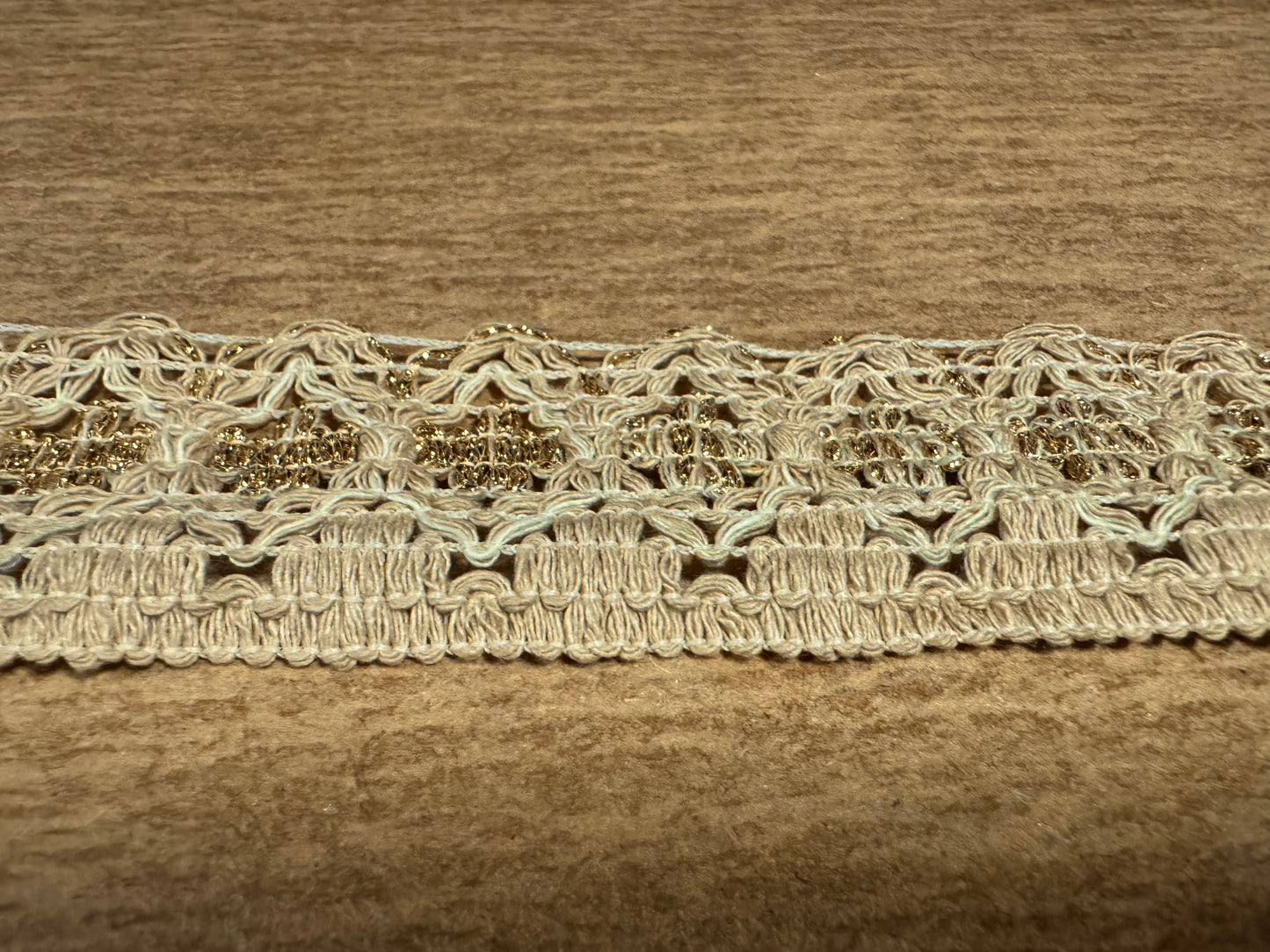 Metallic crochet lace edging trim fabric with scallop, per metre - stone with gold lurex